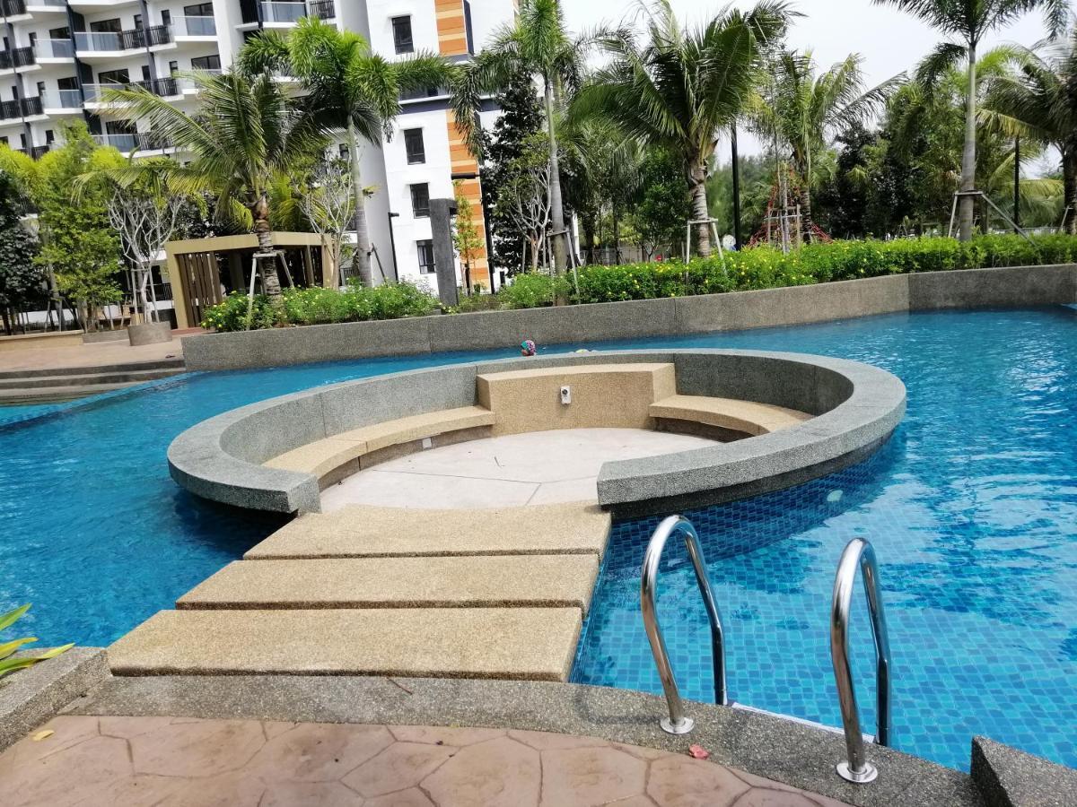Timurbay Seafront Residence By Hardinahomes クアンタン エクステリア 写真